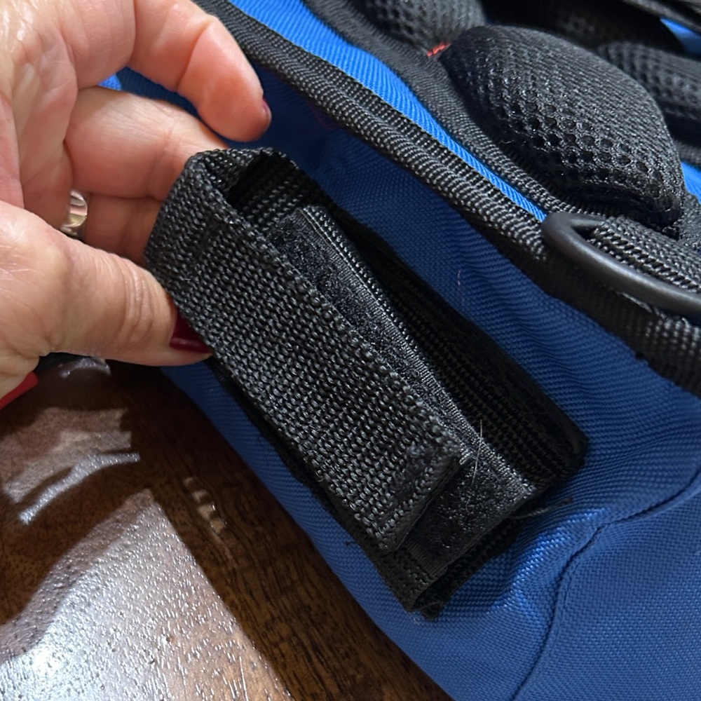 Plano fishing Blue and Red sling bag with Clear Front - Picture 5 of 7